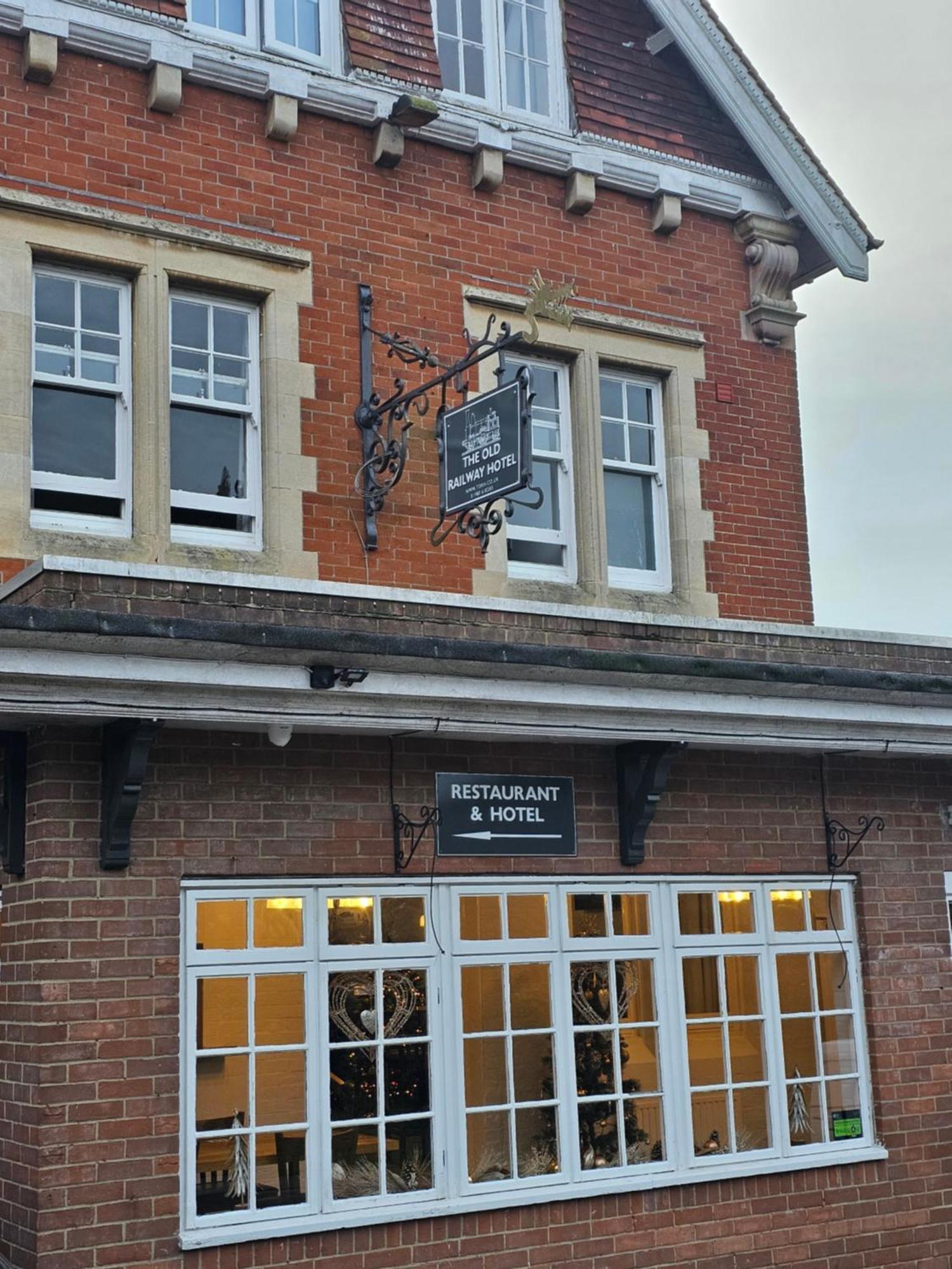 The Old Railway Hotel Porton المظهر الخارجي الصورة